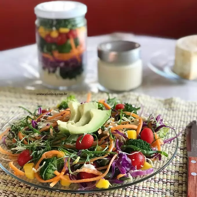 ideias de refeicoes salada colorida com molho de tahine
