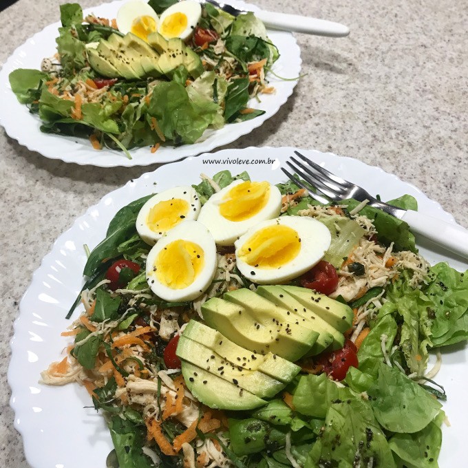 ideias de refeicoes salada colorida com ovo e avocado