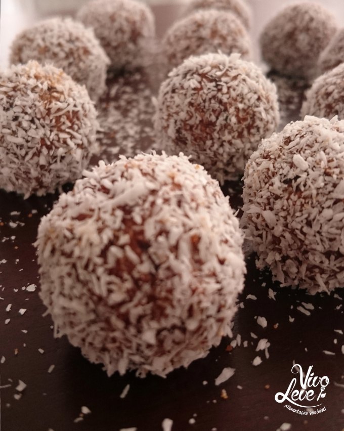 doce ameixa com coco