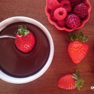 Fondue de chocolate com leite de coco: versão mais saudável e nutritiva