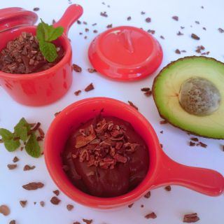 Mousse de chocolate com abacate Low Carb