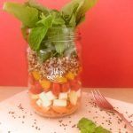 salada-vegetariana-com-quinoa-e-queijo