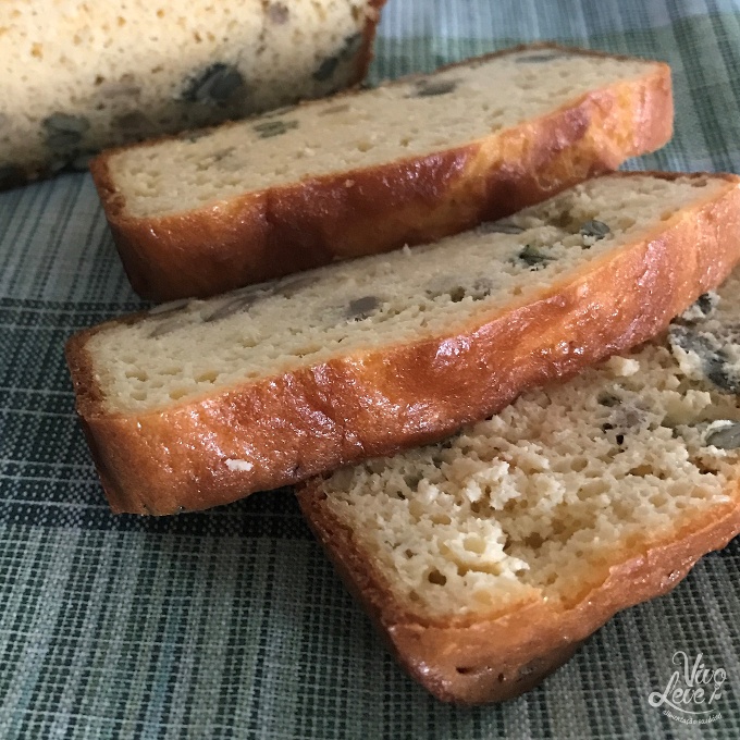 pao low carb com farinha de amendoas