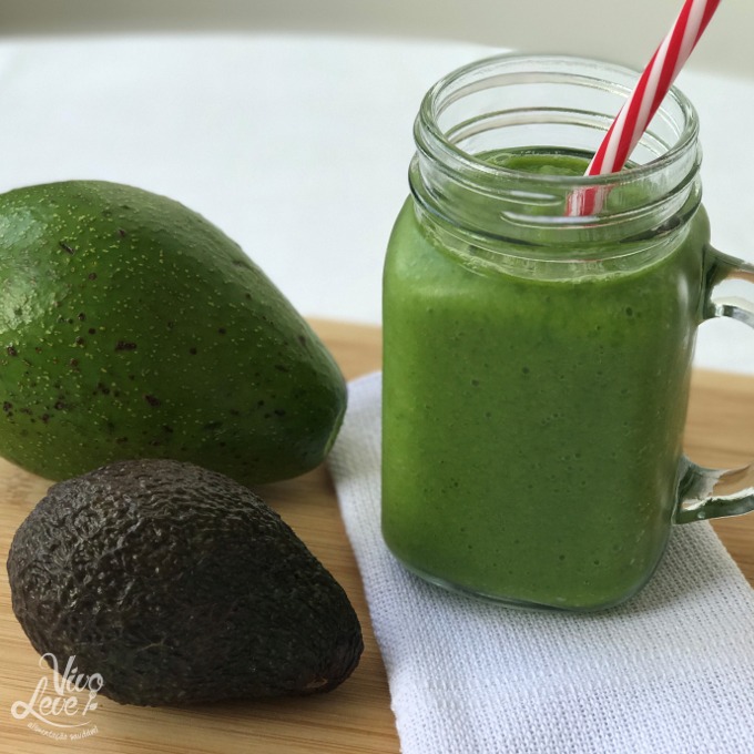 smoothie abacate salsao e couve