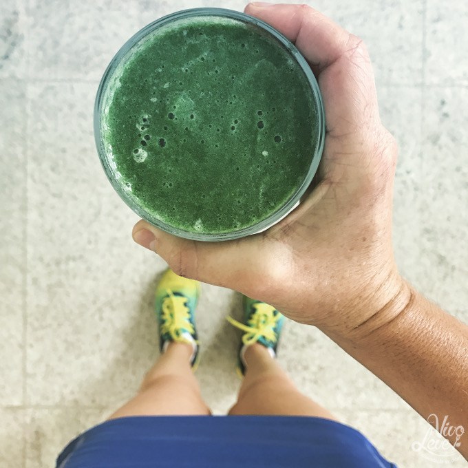 smoothie kiwi couve e spirulina