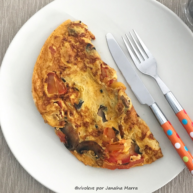 omelete cogumelos e tomate