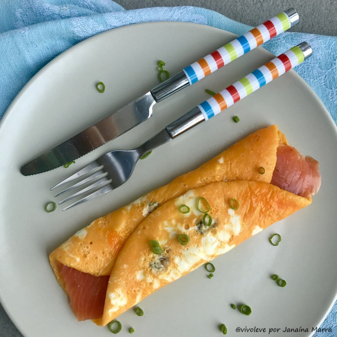 omelete de salmao com queijo gorgonzola