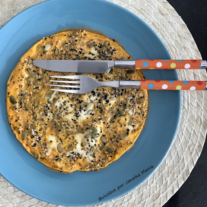 omelete de sementes e queijo