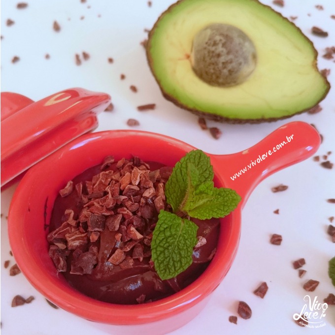 mousse de chocolate com abacate low carb