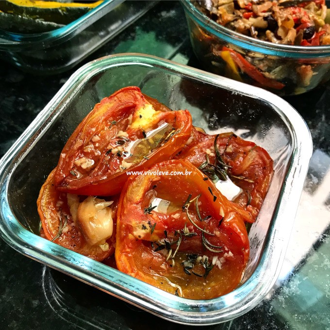 tomates assados com ervas frescas